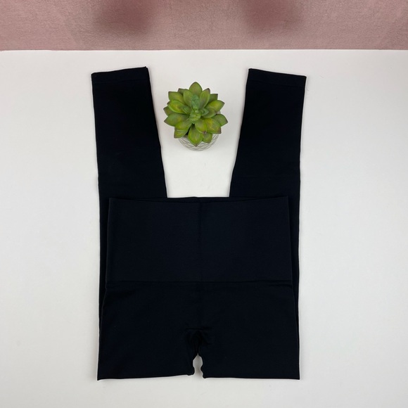 Red Hot Spanx Solid Black Leggings Women Size Small Stretchy Comfortable - Picture 1 of 5